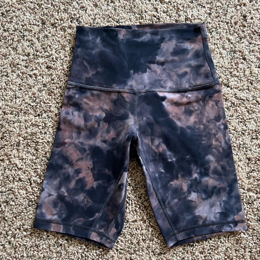 Lululemon Athletica Black and Brown Patterned biker shorts